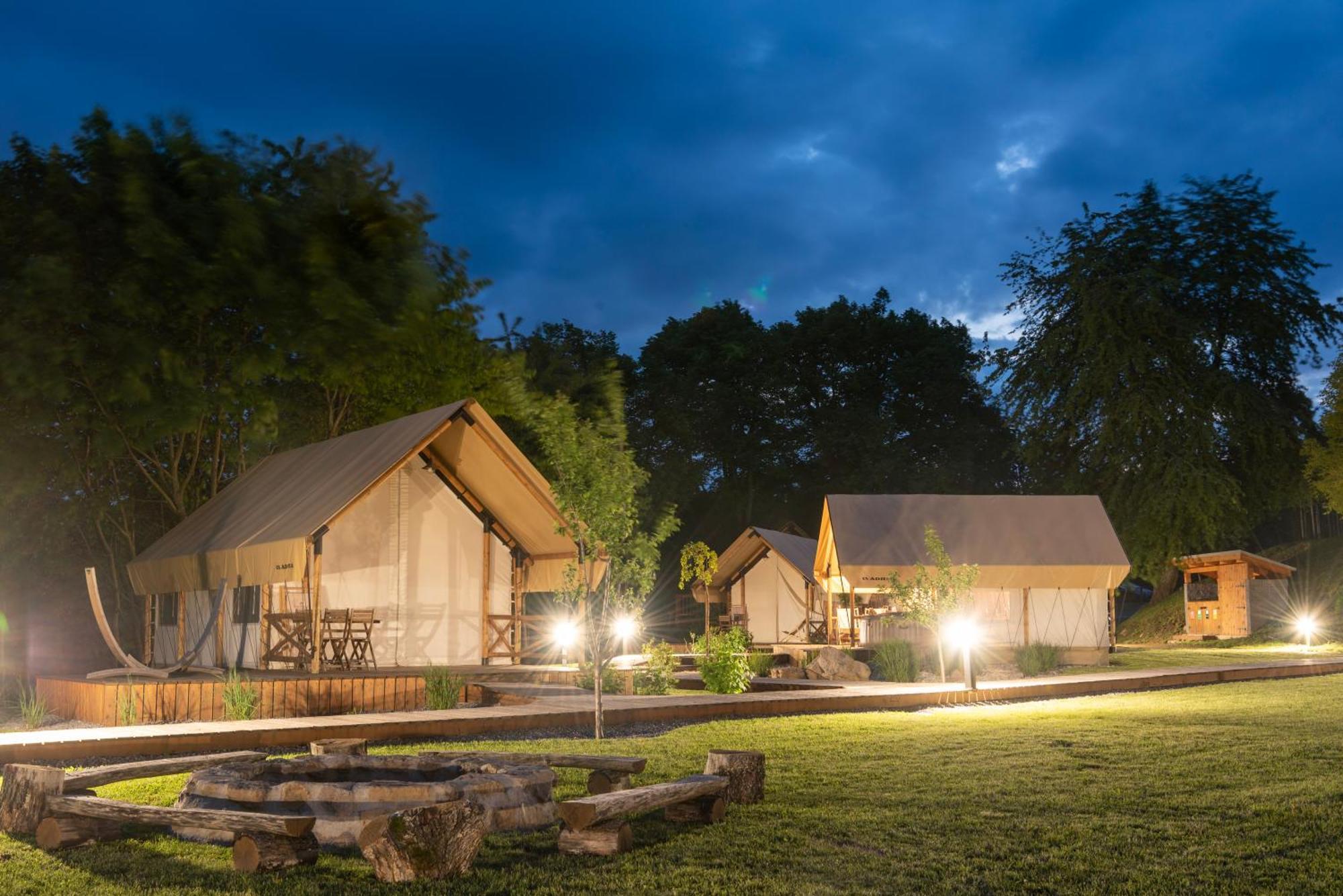 Forrest Glamping Hotel Banska Stiavnica Bagian luar foto