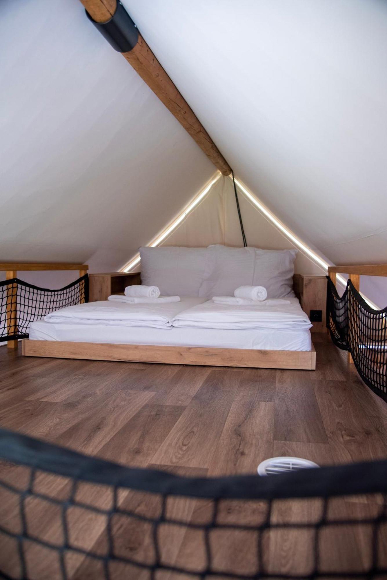 Forrest Glamping Hotel Banska Stiavnica Bagian luar foto