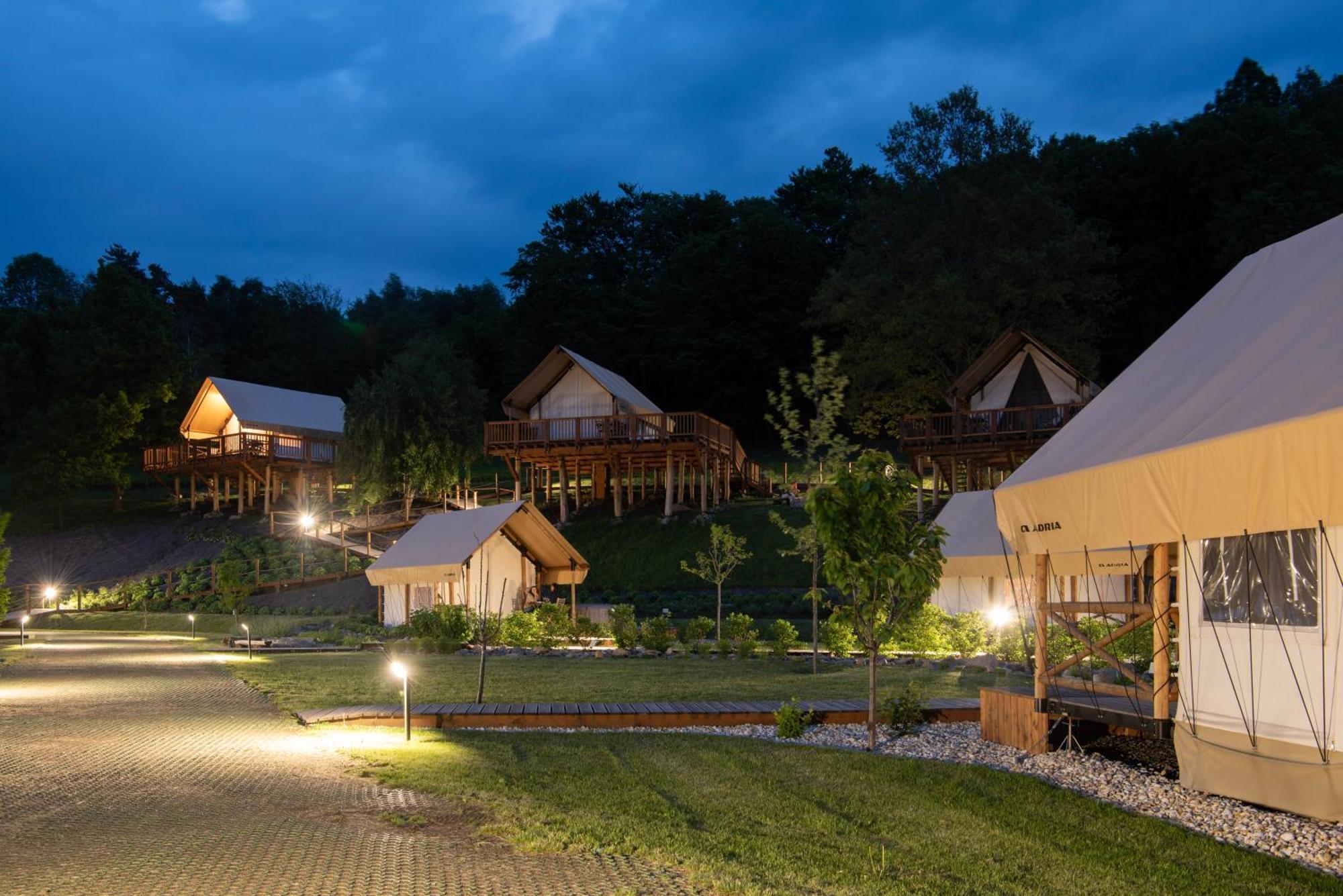 Forrest Glamping Hotel Banska Stiavnica Bagian luar foto