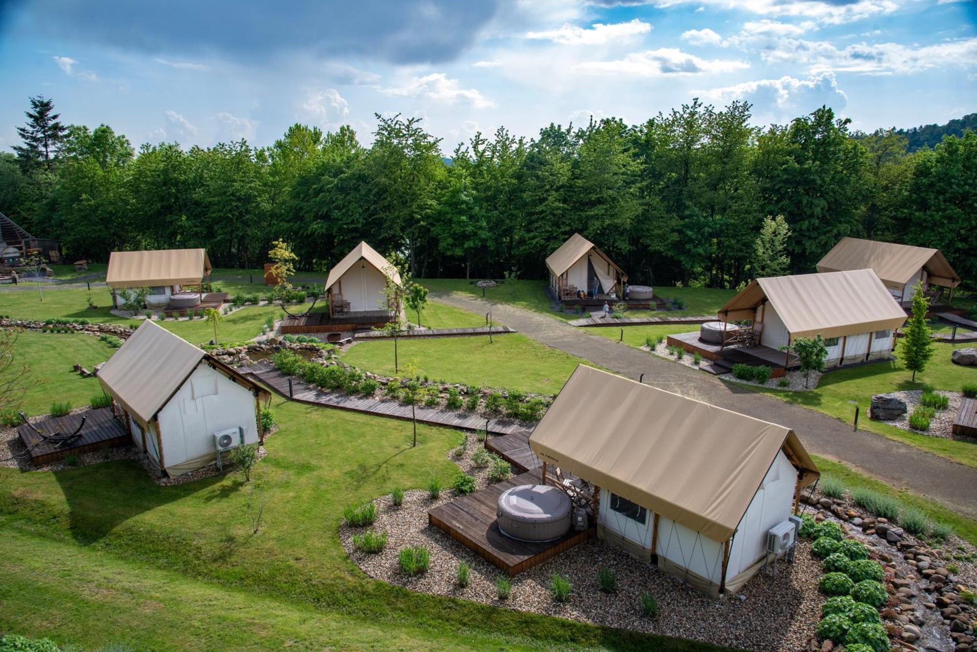 Forrest Glamping Hotel Banska Stiavnica Bagian luar foto