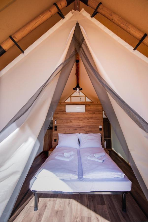 Forrest Glamping Hotel Banska Stiavnica Bagian luar foto